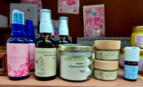 Naturkosmetik von "Wilde Naturkosmetik" und "Durch die Gärten"